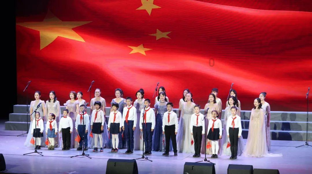 女子硬扛流感10天，两个肺都白了！医生提醒：有这些症状千万别拖及时就医
