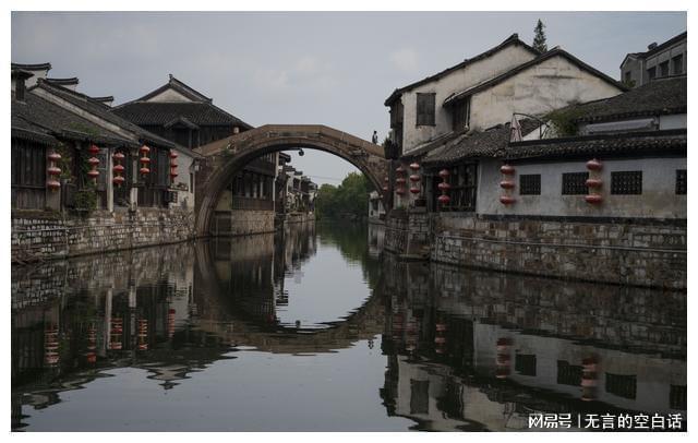 小蓝球向上跳